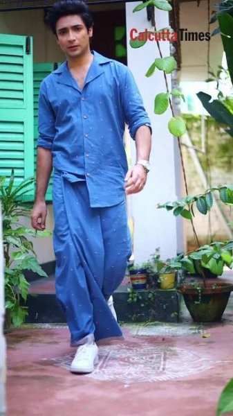 Shaheb Bhattacherjee and Gaurav Chakrabarty flaunt the classic dhoti and trendy lungi for Durga Pujo