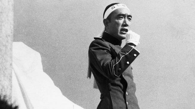 Proč japonský spisovatel založil svou armádu a pokusil se o puč