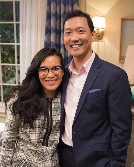 Ali Wong, Eddie Shin - Americká manželka - Samá lež, pokoj hasit běž - Z natáčení