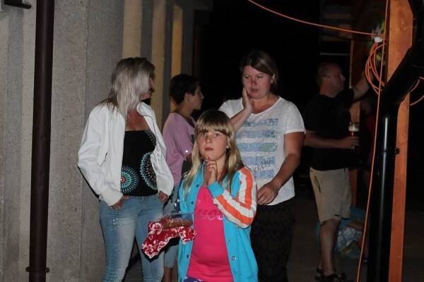 Z pouťové zábavy 2014. Fotila Lenka Čápová - Oficiální stránky obce Ohnišťany