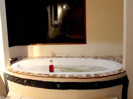 jacuzzi-maliba-lodge-lesotho-lustforthesublime