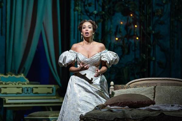 La traviata kdysi provokovala, nyní je klasikou - přímý přenos z Metropolitní opery v českých kinech. - Proti šedi