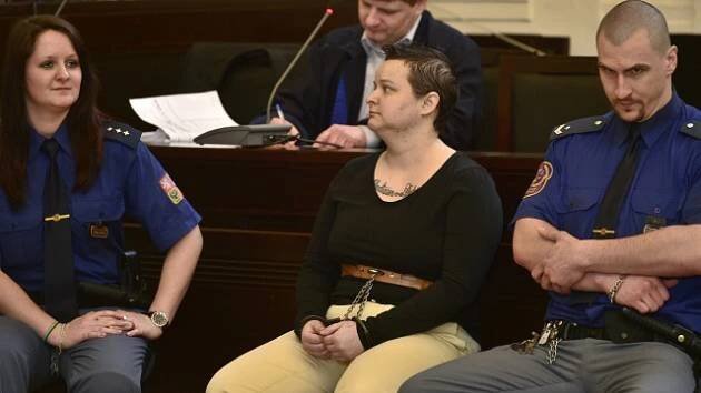 Ubodala zákaznici, nyní dělá problémy Vězeňské službě. Kvůli sexuologické léčbě
