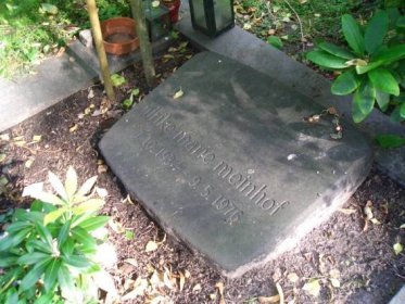Soubor:Ulrike Meinhof2-Mutter Erde fec.jpg – Wikipedie