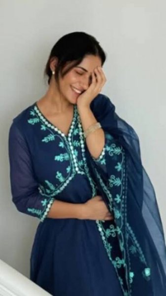 Ruhani Sharma shines bright in elegant traditional wear