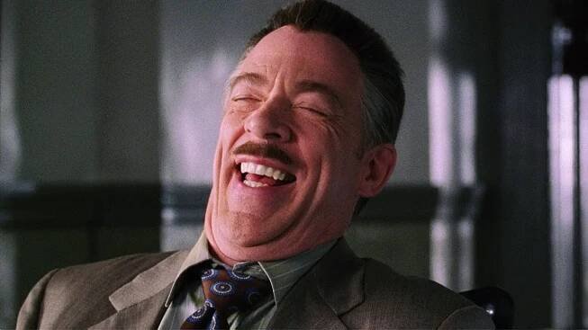 Původce nejlepšího hereckého memu slaví 70. J. K. Simmons umí ukřičené šéfy, psychopaty i dobráky