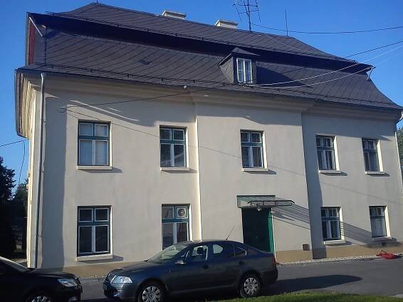 Soubor:Zámek - zámeček Horní Těrlicko zepředu.jpg