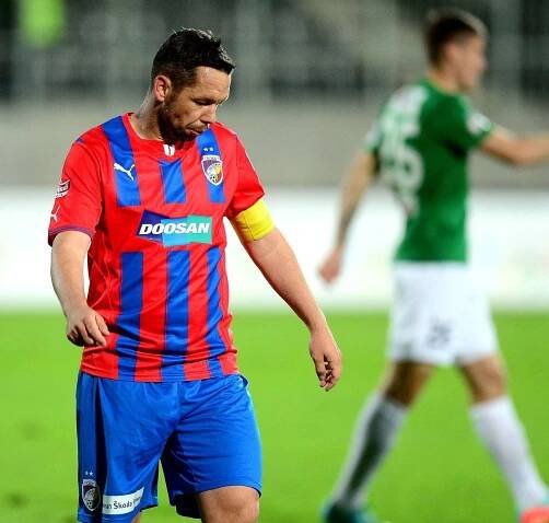 Pavel Horváth (Česká republika) Pavel Horváth byl jedním z nejkreativnějších českých fotbalistů uplynulých dvou desetiletí. Nikdy nebyl žádným tintítkem, v posledních sezonách na něm však bylo znát, že s sebou po hřišti tahá víc než pár nadbytečných kilogramů. Nadváhu, z níž si často sám dělal legraci, kompenzoval vynikajícím fotbalovým myšlením, předvídavostí a parádní kopací technikou.