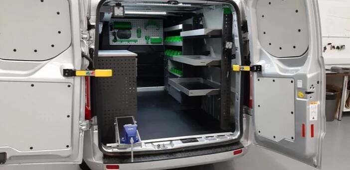 Pojízdné dílny, servisní a montážní vestavby do aut, police, regály a šuplíky do dodávek System Edström