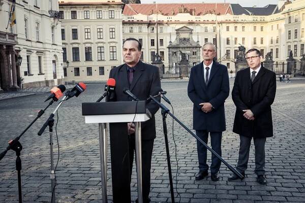 Přemysl Bureš, Daniel Rous, Jiří Vyorálek - Sedm schodů k moci - Epizoda 6 - Z filmu