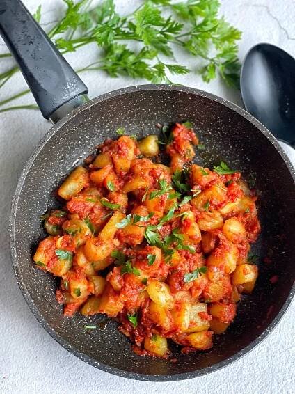 Patatas bravas: španělské pečené brambory