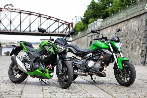 Kawasaki Z300 versus Benelli BN302 | Motorkáři.cz