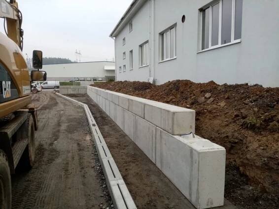 Žďár nad Sázavou - opěrná stěna - MegaBeton - betonový blok