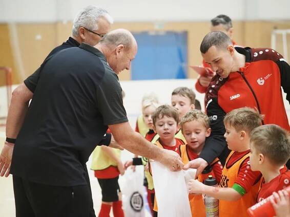 OFS Hradec Králové uspořádal v GAPA aréně Třebeš turnaj minipřípravek 3+0 + fotogalerie