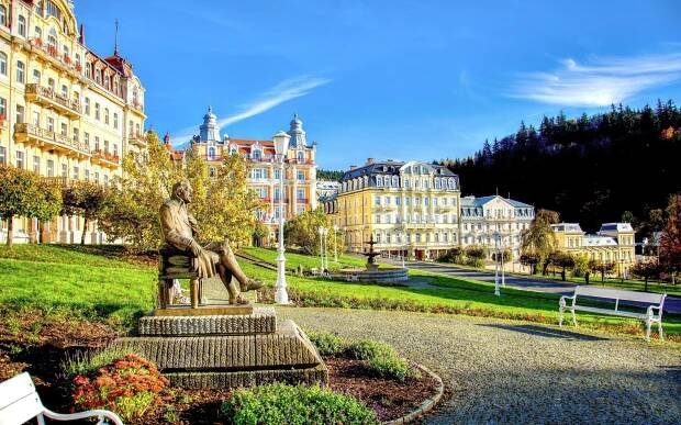 Mariánské Lázně: 4* Hotel St. Moritz Spa & Wellness s polopenzí a vstupem do bazénu + sleva na procedury