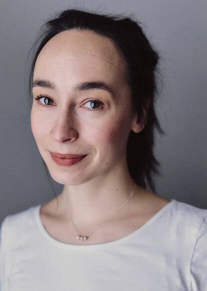 Anna Trojanová se kromě herectví věnuje i režii rozhlasových her, což ji velice baví. 