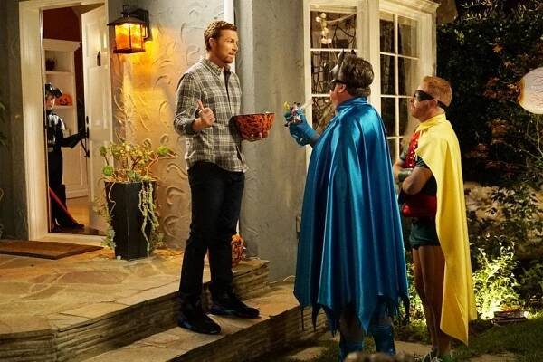 Sam Daly, Eric Stonestreet, Jesse Tyler Ferguson - Taková moderní rodinka - Halloween 4 - Pomsta Roda Skyhooka - Z filmu