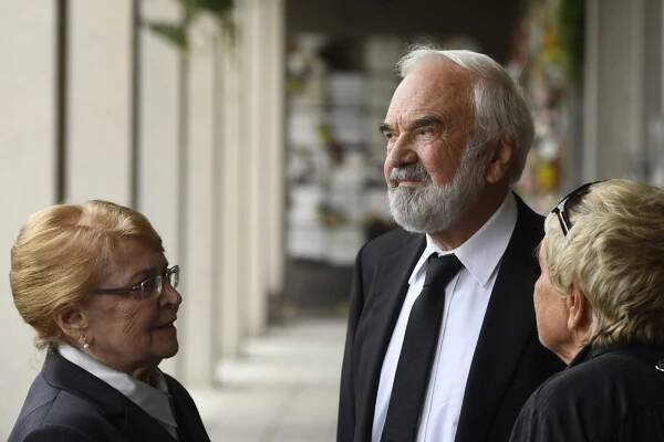 S Václavem Kotkem se rozloučila rodina, veřejnost i bývalí kolegové z Divadla Járy Cimrmana