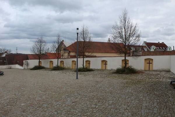 Fotogalerie • Křížová cesta (Kreuzwegstationen) • Mapy.com