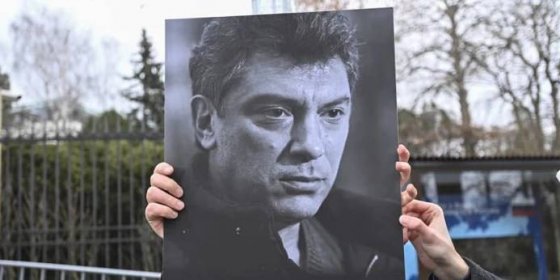 Setkání na památku Borise Němcova před ruskou ambasádou v Praze