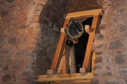 FOTO, VIDEO: Nový zvon pro Kryštofa Haranta bude znít z Pecky každý den v 16:21