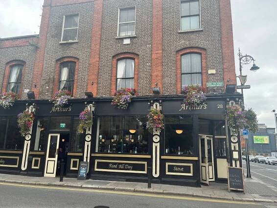 Weirdo Guide to Dublin Pubs: Arthur’s Pub - Weirdo Guide to Dublin Pubs