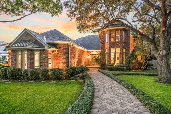 1407 Travis Circle N - Nicole Andrews Group