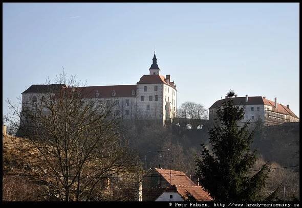 Jevišovice – Starý zámek – fotografie / hrady-zriceniny.cz