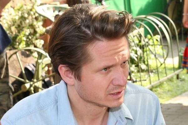 Ondřej Gregor Brzobohatý přiznal, že ho vždy přitahovaly starší ženy. Začalo to na táborech