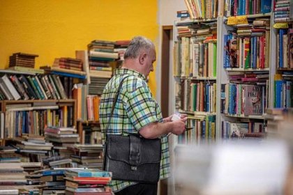 Knihy z druhé ruky v Ostravě frčí. V antikvariátech lidé šetří lesy i peněženku
