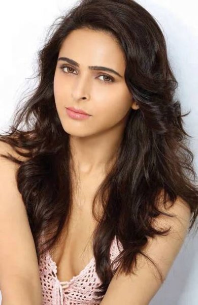 Book Madhurima Tuli for personalized Video Message, Events, Occasion | Moris Gigs 