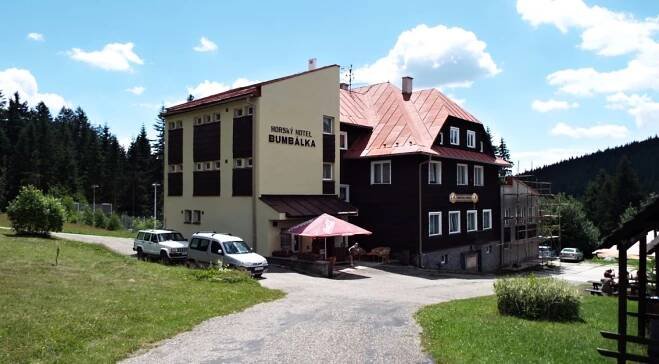 Bumbálka - horský hotel a sedlo v Beskydech