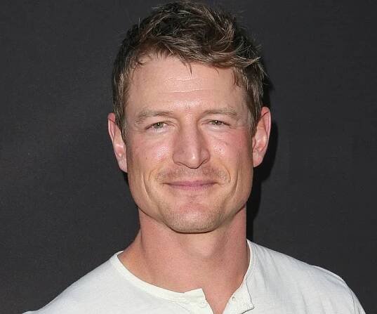 Philip Winchester Biography - Facts, Childhood, Family Life & Achievements