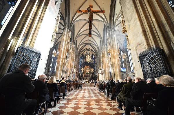 Loučení se Schwarzenbergem (†85) ve Vídni: Dojemná slova dcery i úsměv vdovy Therese