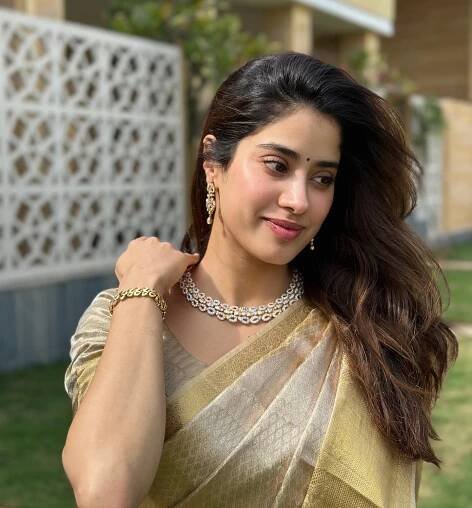 Janhvi Kapoor Traditional Outfit