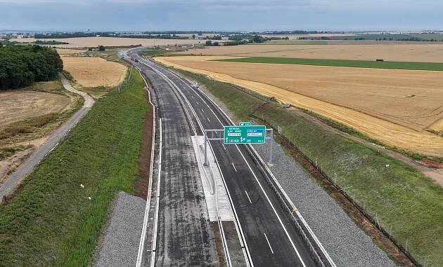       
          Dálnice D35 mezi Křelovem a Slavonínem byla částečně zprovozněna
      