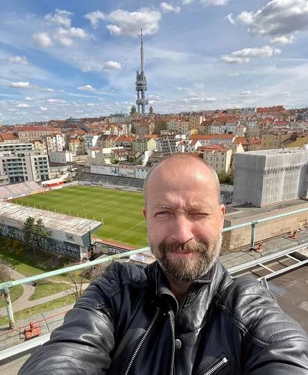 Šimon Ornest pohledem vlastního selfie