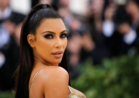 Krémy, sexuální pomůcky, alkohol. Celebrity mají novou roli, sází vlastní značky