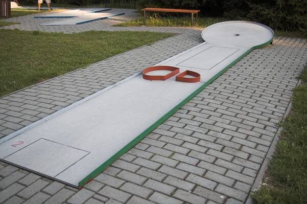 Minigolf ONE | Minigolfové hřiště Brno | Minigolf Brno - Bohunice | Venkovní Minigolfové hřiště
