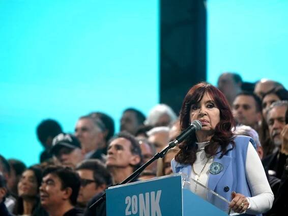 Corruption case reopened against Argentina's Vice President Fernández, adding to her legal woes
