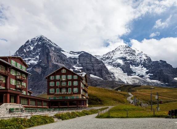 File:Eiger und Mönch IMG 9989.jpg - Wikimedia Commons