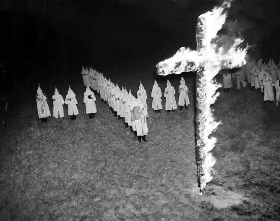 Ku-klux-klan: Příběh nejznámějších rasistů v bílých kápích – G.cz