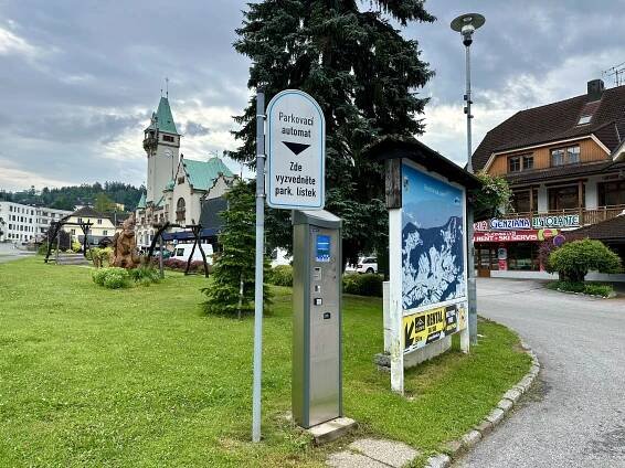 Nové parkovací automaty na dolním náměstí a další změny - Rokytnice nad Jizerou