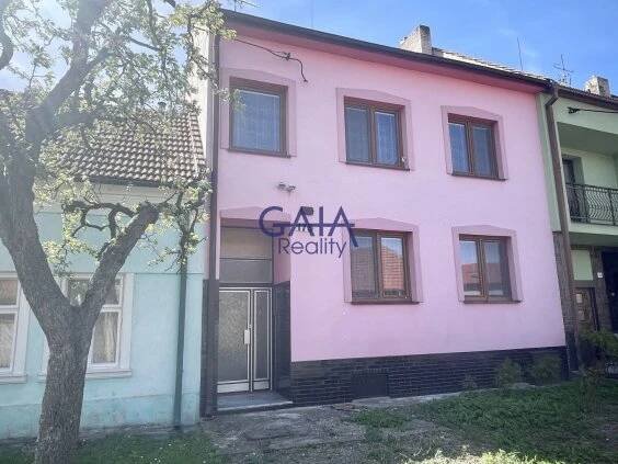 Louka - Rodinný dům 5+1 se zahradou a garáží - 189m2 - Hodonín