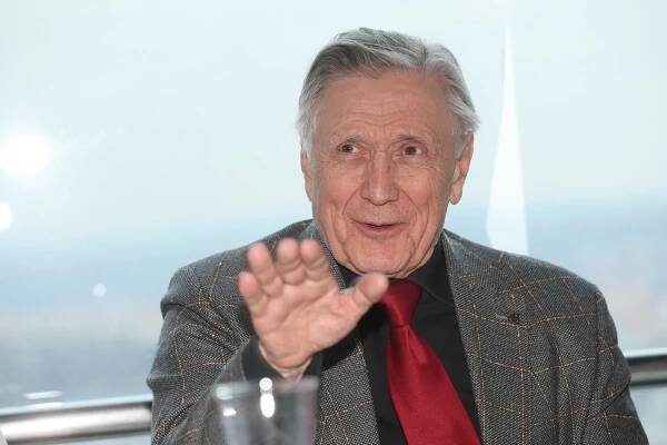Herec Petr Kostka dal nahlédnout do své rodiny: Utajená pátá dcera!