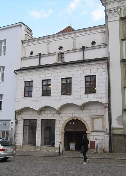 Soubor:Znojmo, Horní náměstí 2.jpg – Wikipedie