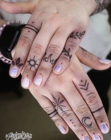 Simple Finger Tattoo, Simple Hand Tattoos, Hand And Finger Tattoos, Finger Tattoo For Women, Cute Hand Tattoos, Finger Tattoo Designs, Finger Tats, Hand Tattoos For Women