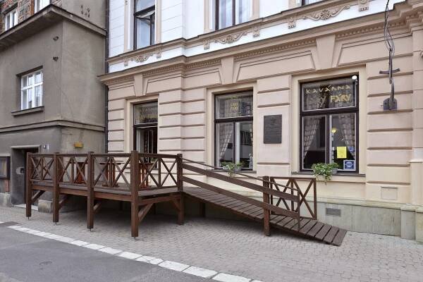 Kavárna Láry Fáry - Restaurace - Orlické hory a Podorlicko - Rychnov nad Kněžnou