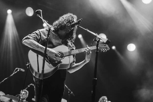 Hozier přinesl svůj hit Take Me to Church do vyprodaného Fora Karlín