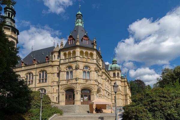 Restaurátoři mají v práci Radeckého necesér. S tajnou přihrádkou. Severočeské muzeum je sice zavřené, ale nelení | Krajské